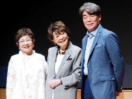 　泉ピン子（左）、村田雄浩（右）と朗読劇の記者会見に出席