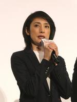 　舞台挨拶に登壇した天海祐希