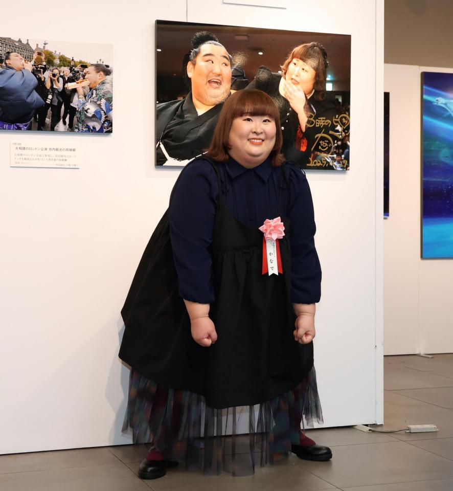 　「しきり」のポーズをとる３時のヒロイン・かなで（撮影・棚橋慶太）