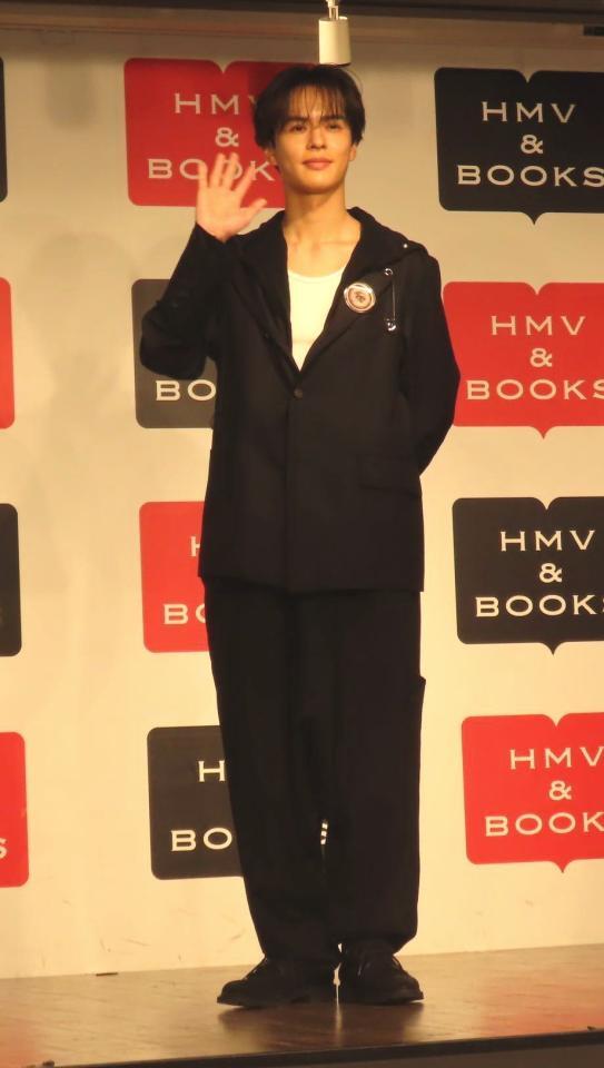 　３冊目の写真集「Ｊｏｕｒｎｅｙ：）」を発売した奥野壮