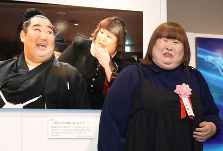 　元幕内徳勝龍の千田川親方のモノマネを披露する３時のヒロイン・かなで