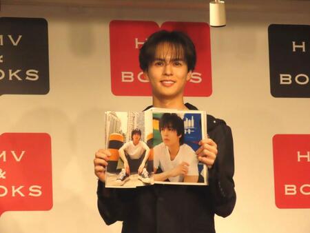 　３冊目の写真集「Ｊｏｕｒｎｅｙ：）」を発売した奥野壮