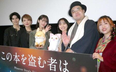 　（左から）土屋神葉、朴璐美、片岡凜、田牧そら、福岡大生監督、黒沢桂子キャラクターデザイン・作画監督