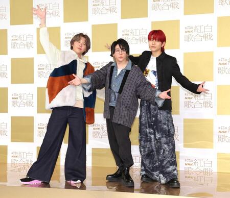 　昨年の紅白リハで。祖父のはんてんを着て登場したＭｒｓ．ＧＲＥＥＮ　ＡＰＰＬＥ。中央が大森元貴