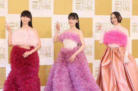 　ポーズを決めるＰｅｒｆｕｍｅの（左から）かしゆか、あ～ちゃん、のっち（撮影・石井剣太郎）