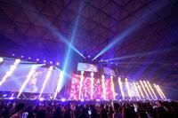 熱く火花が立ち上がるドームの様子