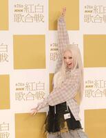 　ポーズを決めるちゃんみな（撮影・石井剣太郎）