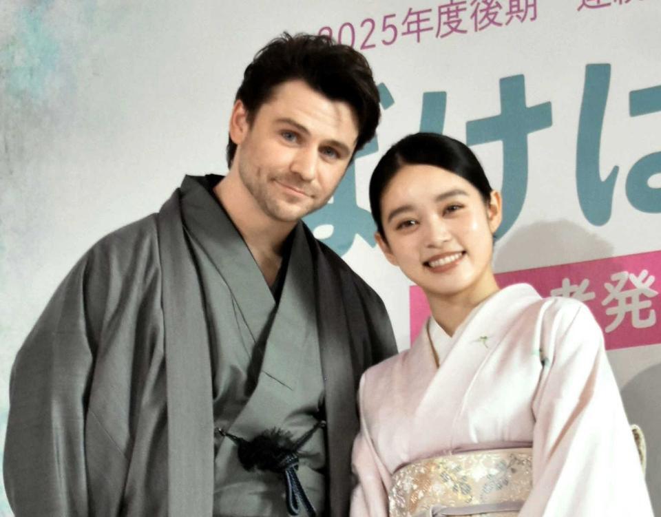 　（左から）トミー・バストウと高石あかり