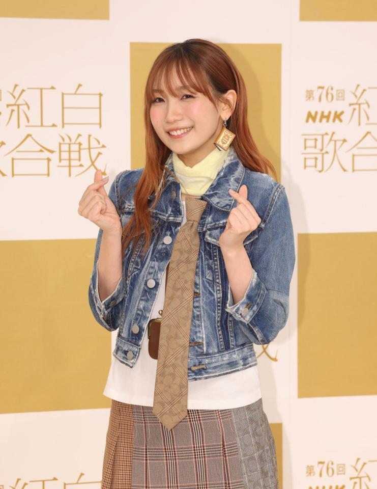 　ポーズを決める幾田りら（撮影・石井剣太郎）