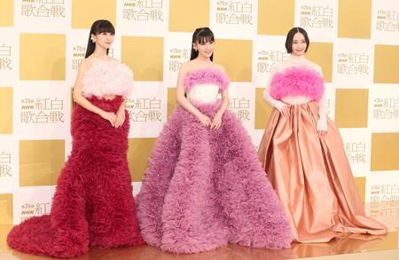 　ポーズを決めるＰｅｒｆｕｍｅの（左から）かしゆか、あ～ちゃん、のっち（撮影・石井剣太郎）