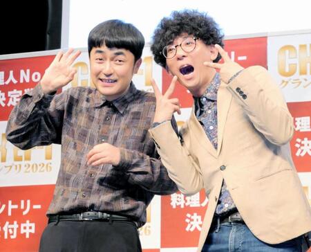 　優勝翌日に都内イベントに登場した「たくろう」の赤木裕（左）ときむらバンド