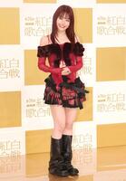 　笑顔を見せるアイナ・ジ・エンド（撮影・石井剣太郎）