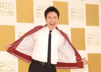 　ポーズを決める郷ひろみ（撮影・石井剣太郎）