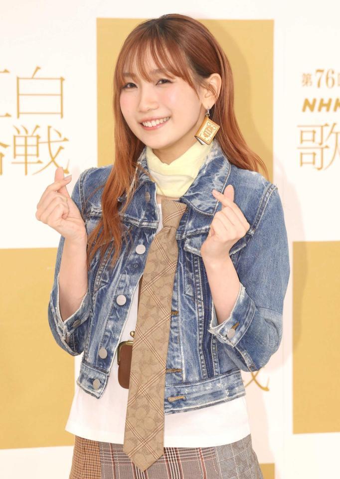 　ポーズを決める幾田りら（撮影・石井剣太郎）