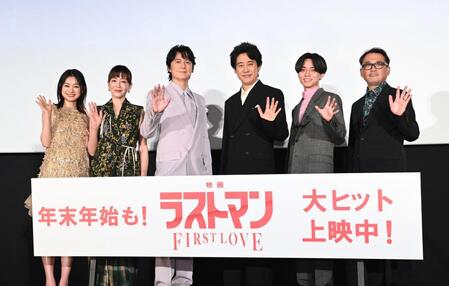 　舞台あいさつに登場した（左から）月島琉衣、宮沢りえ、福山雅治、大泉洋、永瀬廉、平野俊一監督（撮影・園田高夫）