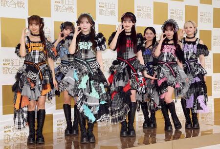 　ポーズを決めるＣＡＮＤＹ　ＴＵＮＥの（前列左から）小川奈々子、立花琴未、村川緋杏（後列同）南なつ、福山梨乃、桐原美月、宮野静