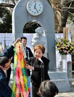 　東京大空襲供養式を行う海老名香葉子さん＝１３年