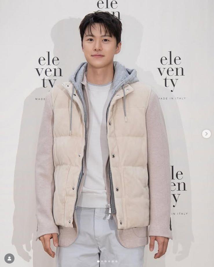 　コンミョンの公式インスタグラム＠０ｍｙｏｕｎｇ＿０５２６より