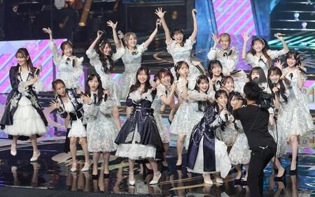 　前田敦子ら豪華ＯＧと共演するＡＫＢ４８