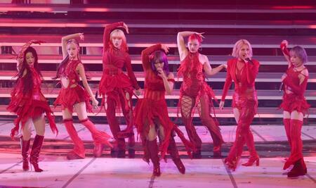 　「ＲＯＳＥ」を披露するＨＡＮＡ（撮影・石井剣太郎）