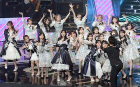 　前田敦子ら豪華ＯＧと共演するＡＫＢ４８