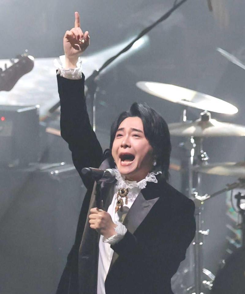 　「ダーリン」を歌うＭｒｓ．　ＧＲＥＥＮ　ＡＰＰＬＥの大森元貴（撮影・西岡正）