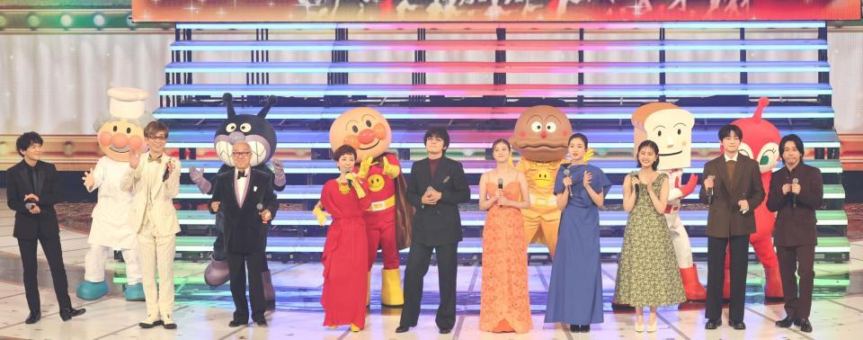 　勢ぞろいした（左から）津田健次郎、山寺宏一、中尾隆聖、戸田恵子、北村匠海、今田美桜、河合優実、原菜乃華、高橋文哉、大森元貴（撮影・石井剣太郎）