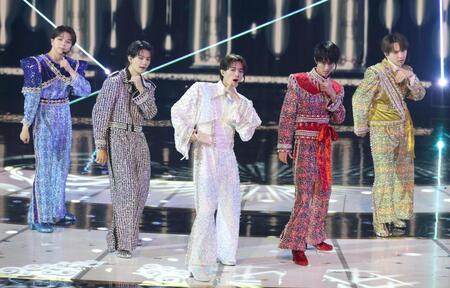 　「イイじゃん」を歌うＭ！ＬＫ（撮影・石井剣太郎）