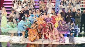 　ＣＡＮＤＹ　ＴＵＮＥ（手前）からバトンを受け継ぐＦＲＵＩＴＳ　ＺＩＰＰＥＲ（撮影・石井剣太郎）