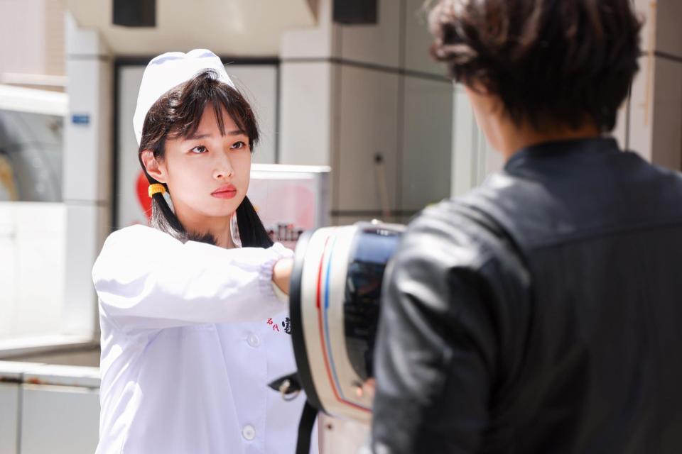 　河合優実演じる大学生となった純子の作中カット