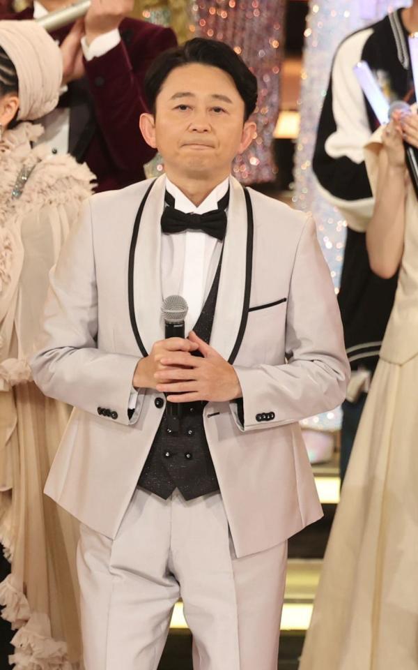 　司会を務める有吉弘行＝１２月３１日