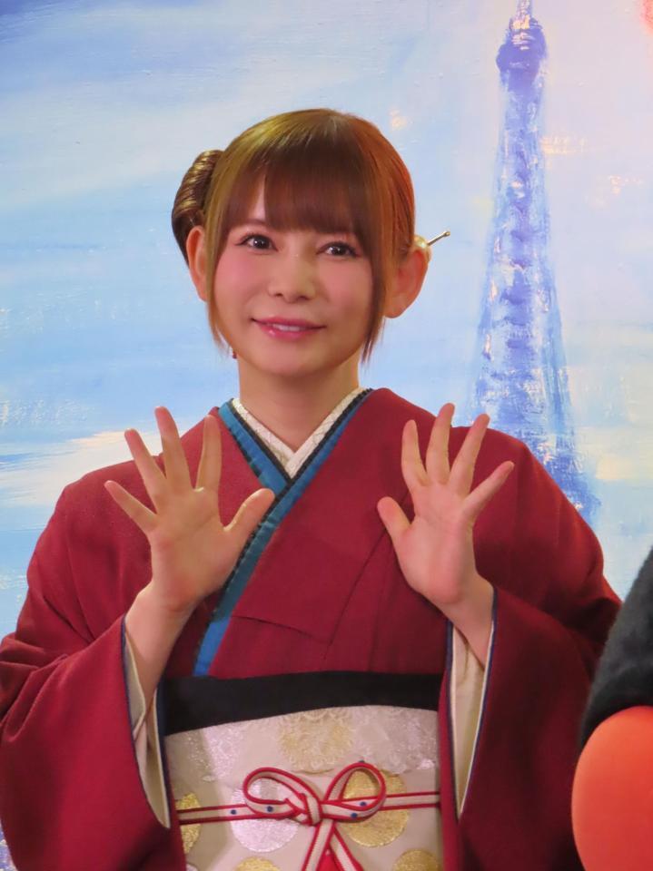 　「リサとガスパール　ＰＯＰ　ＵＰ　マルシェ　ｉｎ　ＧＩＮＺＡ」のオープニングイベントに登場した中川翔子