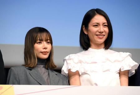 　共演する桜井ユキ（左）と松下奈緒（撮影・堀内翔）