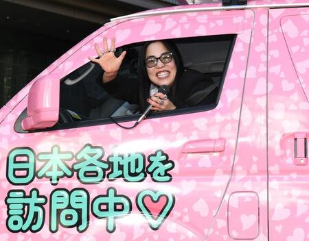 　「禍禍ＣＡＲ」で全国行脚に出発するゆりやんレトリィバァ監督（撮影・佐藤厚）