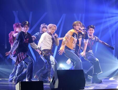 　プレデビュー曲「ＦＯＲＥＶＥＲ　ＢＬＵＥ」を披露し躍動するＴＡＧＲＩＧＨＴ