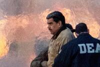 　５日、ニューヨークのヘリポートから連邦地裁に向かうベネズエラのマドゥロ大統領（ロイター＝共同）