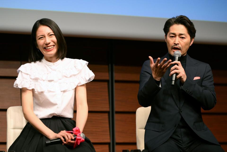 　ちゃんみなについて語る安田顕。左は松下奈緒（撮影・堀内翔）