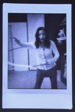 　横浜流星が撮影した広瀬すずのチェキ画像（撮影・西岡正））