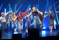 　プレデビュー曲「ＦＯＲＥＶＥＲ　ＢＬＵＥ」を披露し躍動するＴＡＧＲＩＧＨＴ