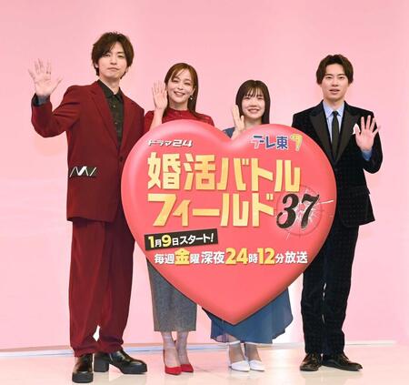 　共演する（左から）桐山漣、加藤ローサ、福田麻貴、戸塚純貴（撮影・園田高夫）