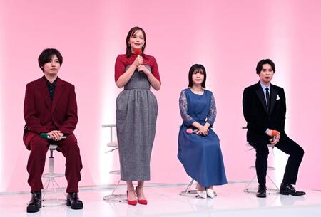 　発表会見で勢ぞろいの（左から）桐山漣、加藤ローサ、福田麻貴、戸塚純貴（撮影・園田高夫）