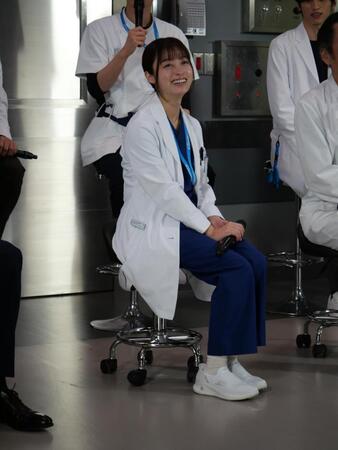 　白衣姿もキュートな橋本環奈