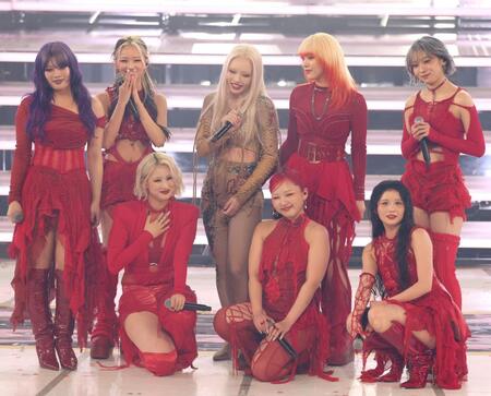 ＨＡＮＡと共演したちゃんみな（中央）＝２０２５年１２月３１日