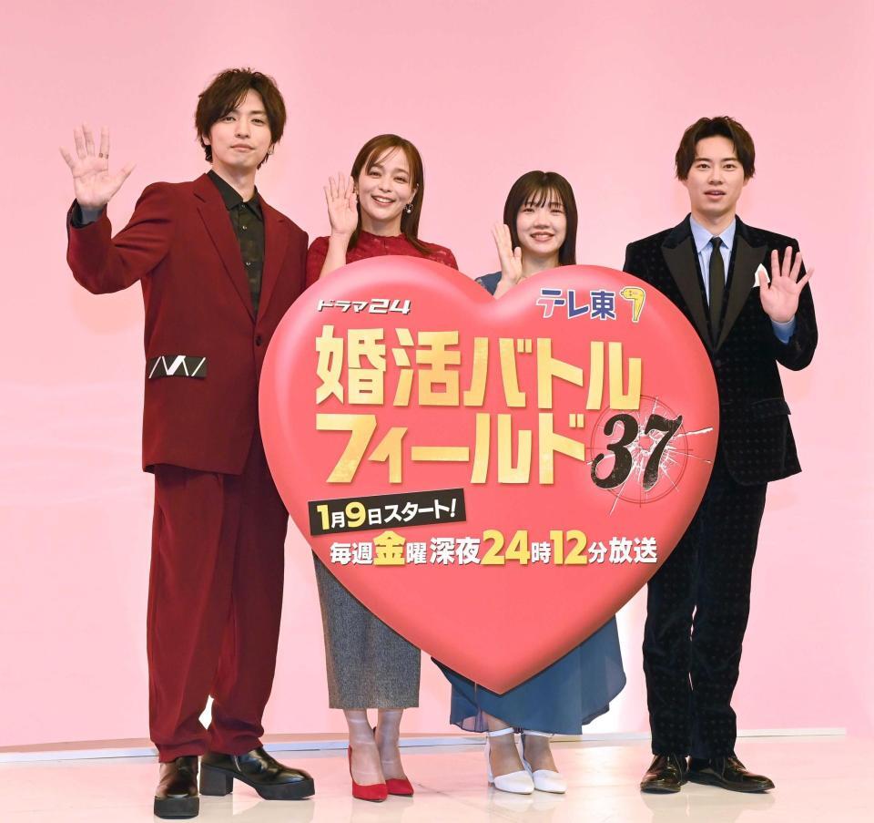 　共演する（左から）桐山漣、加藤ローサ、福田麻貴、戸塚純貴（撮影・園田高夫）