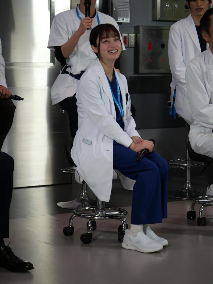 　白衣姿もキュートな橋本環奈