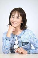 　アイドルからママになっても魅力的な西田ひかる＝衣装：ＹＵＫＩ　ＴＯＲＩＩ　ＩＮＴＥＲＮＡＴＩＯＮＡＬ（撮影・金居みつよし）