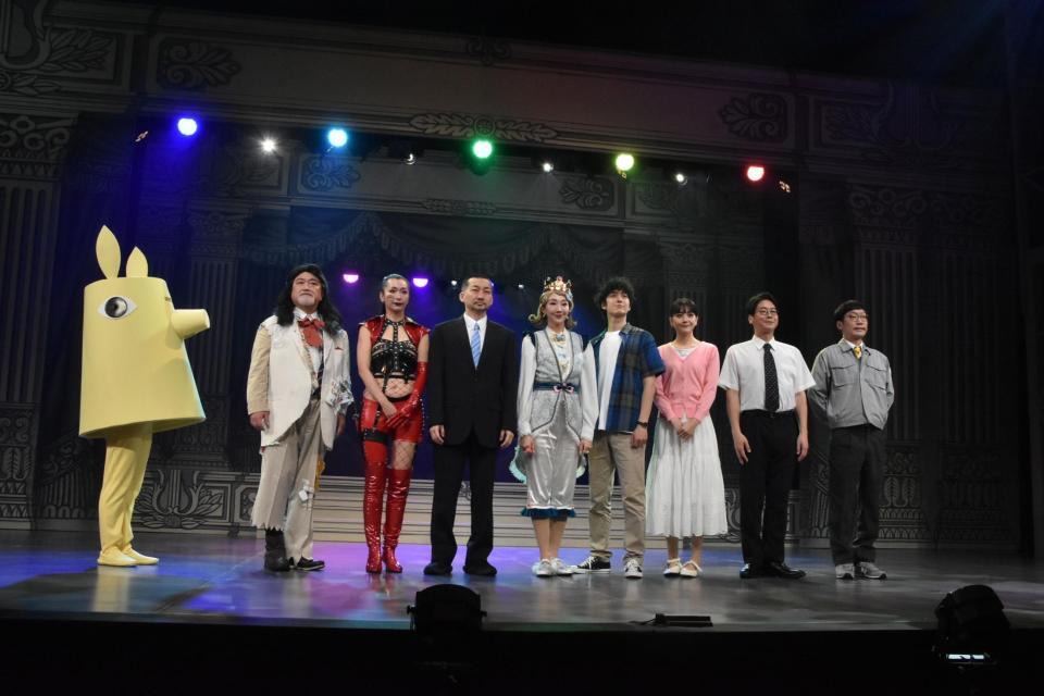 公開ゲネプロを行った（左から）後藤ひろひと氏、山崎真実、波岡一喜、紅ゆずる、水田航生、松井愛莉、男性ブランコ・浦井のりひろ、平井まさあき