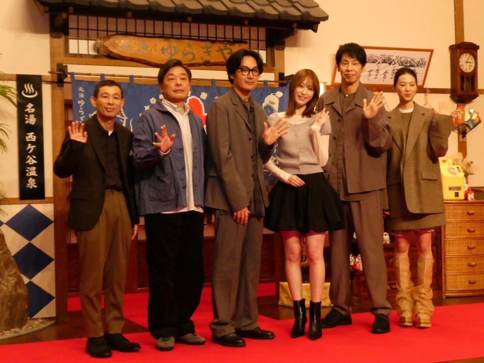 （左から）水澤紳吾、光石研、松田龍平、高橋ひかる、大倉孝二、片山友希