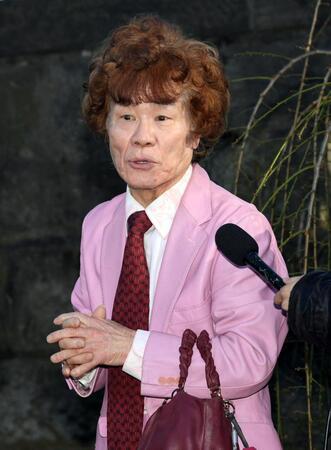 ６０年におよぶ海老名香葉子さんとの思い出を語る林家ペー（撮影・佐藤厚）