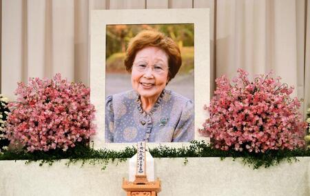 優しく微笑む海老名香葉子さんの遺影（撮影・佐藤厚）